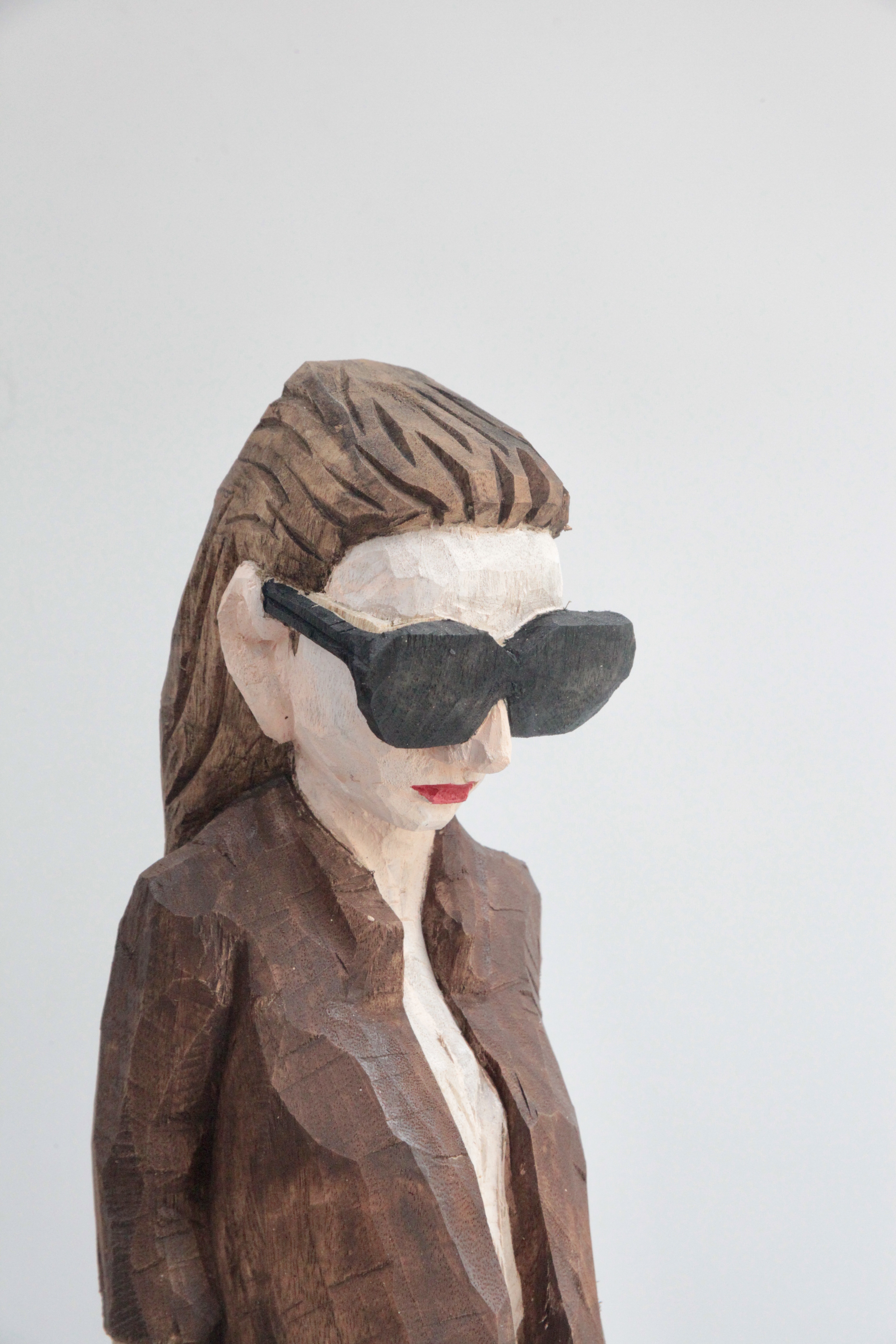 Carmen, 2026 – Hideki Iinuma. H76 × 30 × 12 cm, Kampfer.