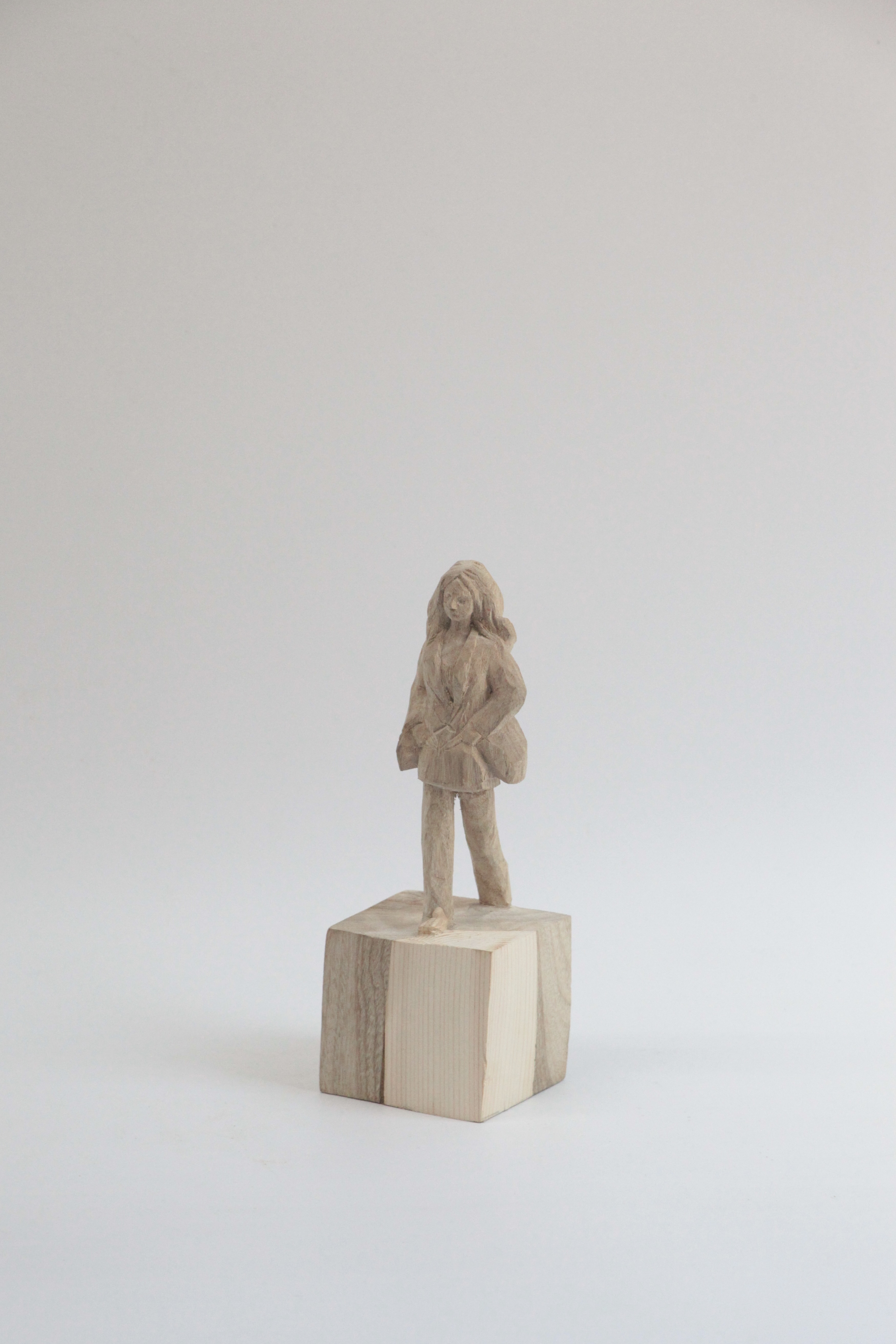 cargopen, 2026 – Hideki Iinuma. 24 × 9 × 7 cm, Kampfer.