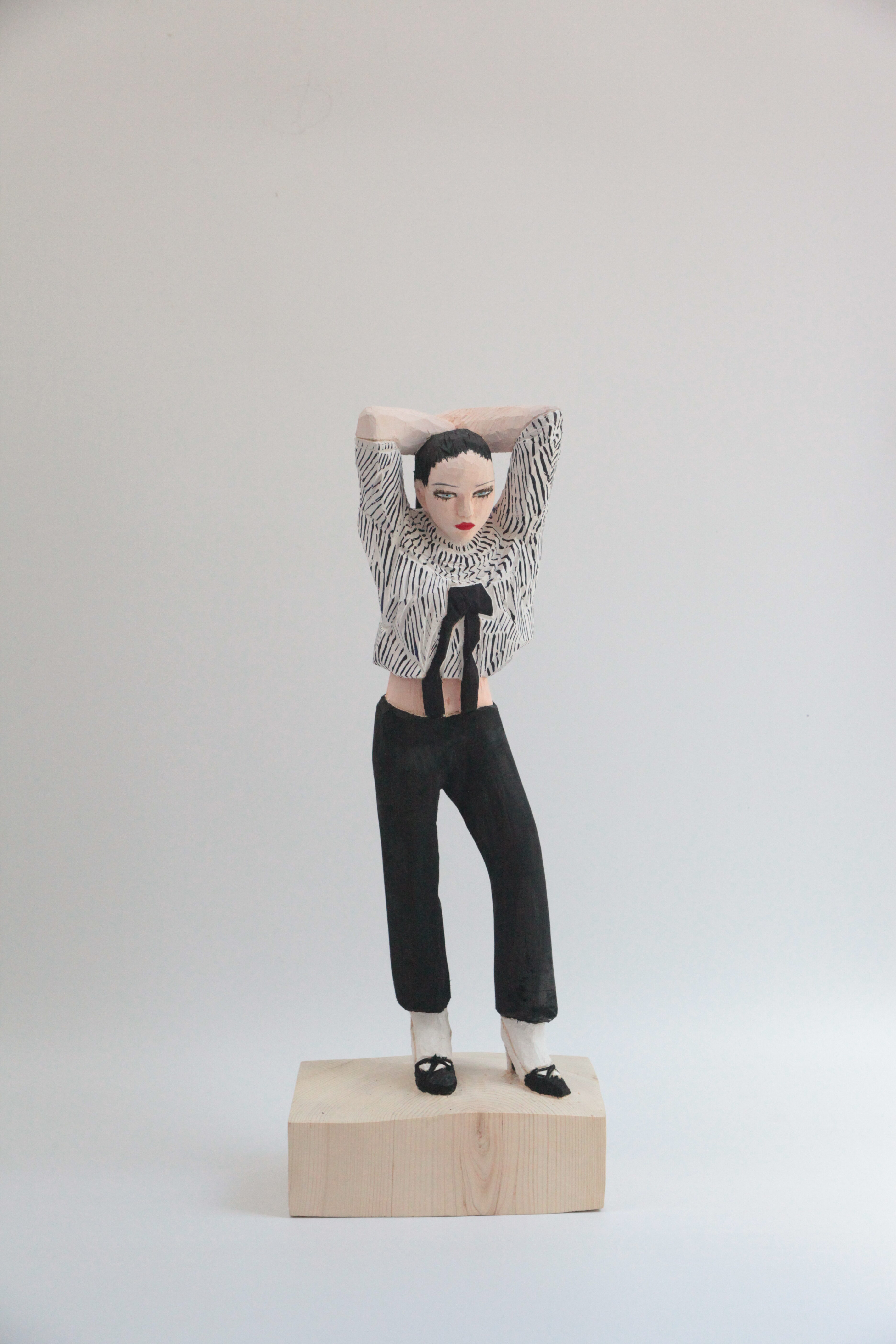 presence, 2026 – Hideki Iinuma. 53 × 21 × 12 cm, Zypresse.